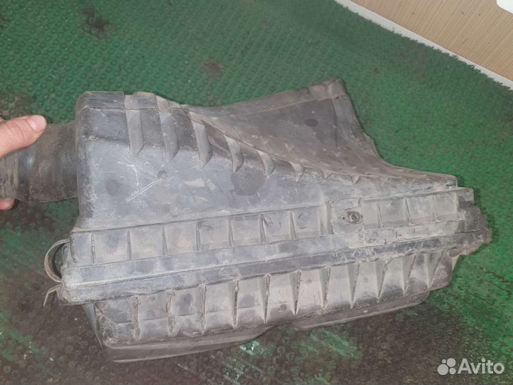 Корпус воздушного фильтра Опель Вектра Б 2.5