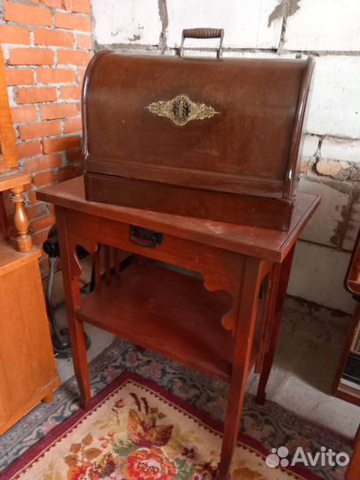 Швейная машина Singer