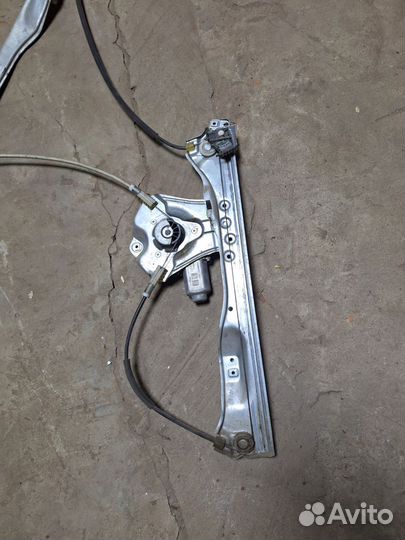 Стеклоподъемник передний правый Renault Clio 3