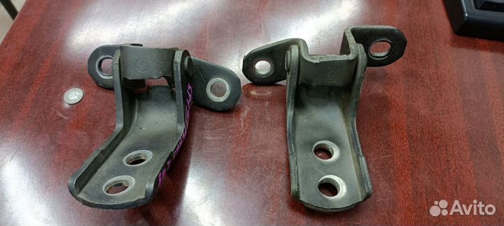 Петля двери Toyota AT190 арт 17502 верх И низ левы