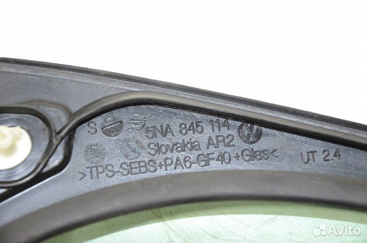 Форточка двери передняя правая Volkswagen Tiguan