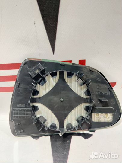 Стекло зеркала наружного Tesla Model 3 2021
