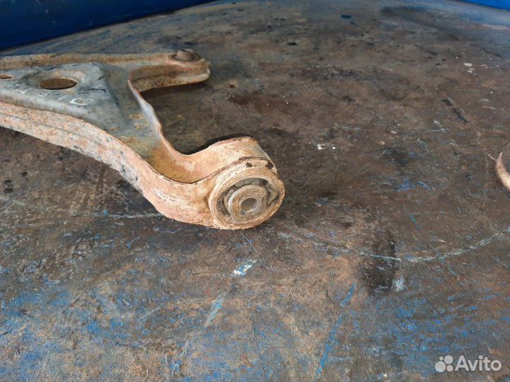 Передний левый рычаг Opel Omega B седан X20SE 1998