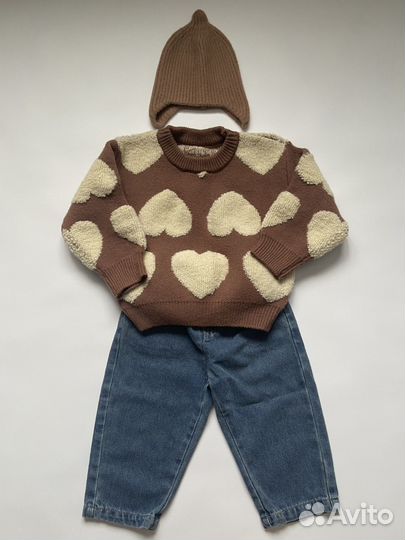 Детский свитер с сердечками
