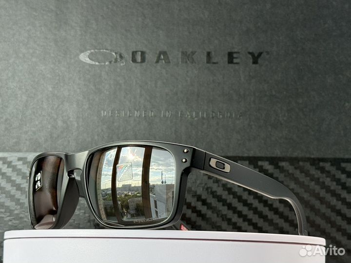 Солнцезащитные очки Oakley Holbrook Tungsten Plrzd