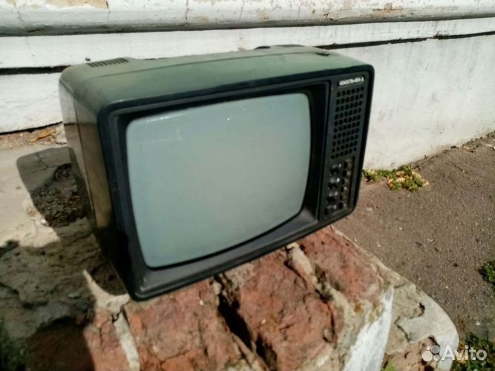 Телевизор юность 406д. СССР