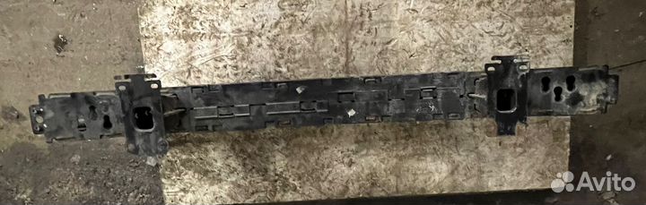 Усилитель переднего бампера Range Rover Sport L320