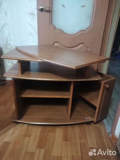 Тумба под телевизор на колесах