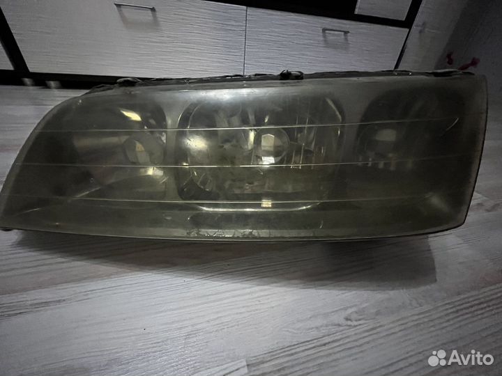 Фара 3-секционная на toyota Mark 2
