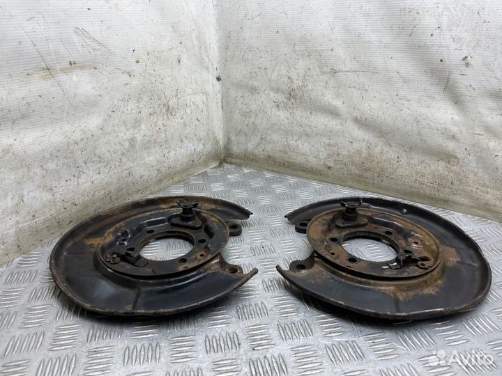 Щит опорный задний Nissan X-Trail T32 MR20DD 2014