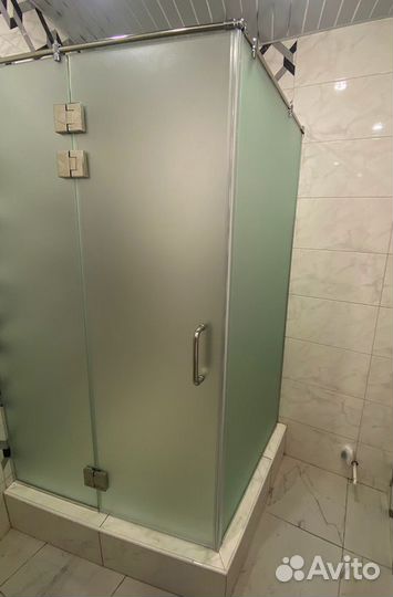 Душевая кабинка угловая