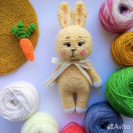 Вязаные игрушки зайчики