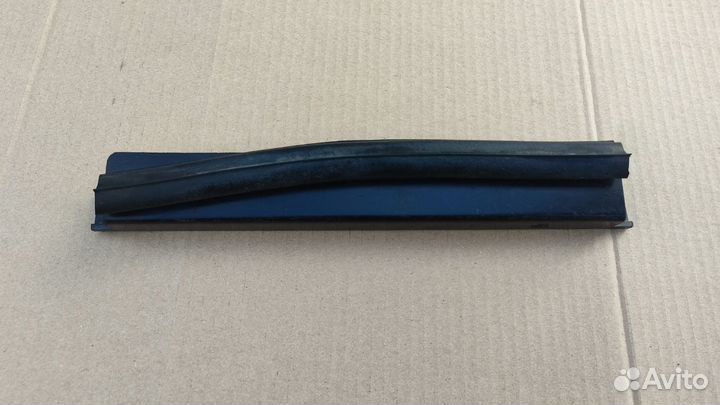 Уплотнитель капота Nissan X-Trail T31