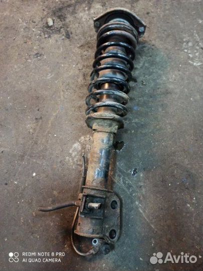 Стойка подвески передняя правая Opel Agila A