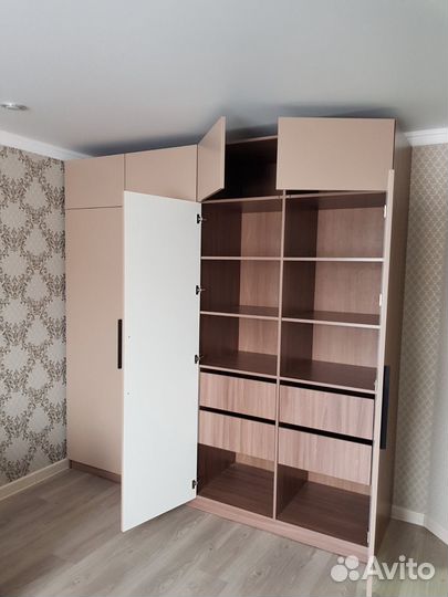 Угловой шкаф