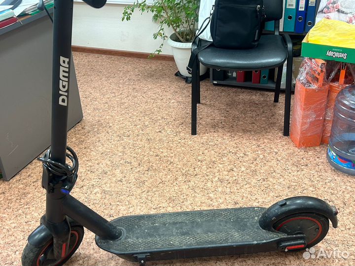 Взрослый электрический самокат digma