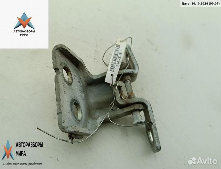 Петля двери Renault Sandero 2012