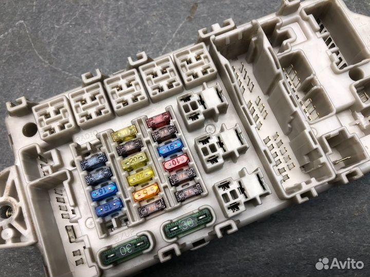 Блок предохранителей салонный Mitsubishi Lancer