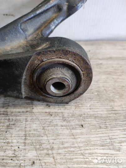 Цапфа задняя правая Toyota Avensis T25 2AZ-FSE