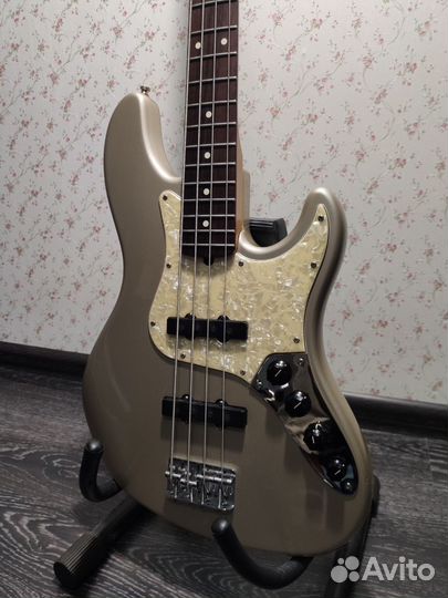 Fender American Deluxe Jazz Bass Shoreline Gold