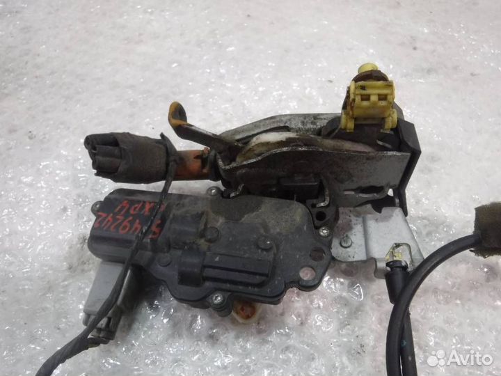 Замок двери передней правой