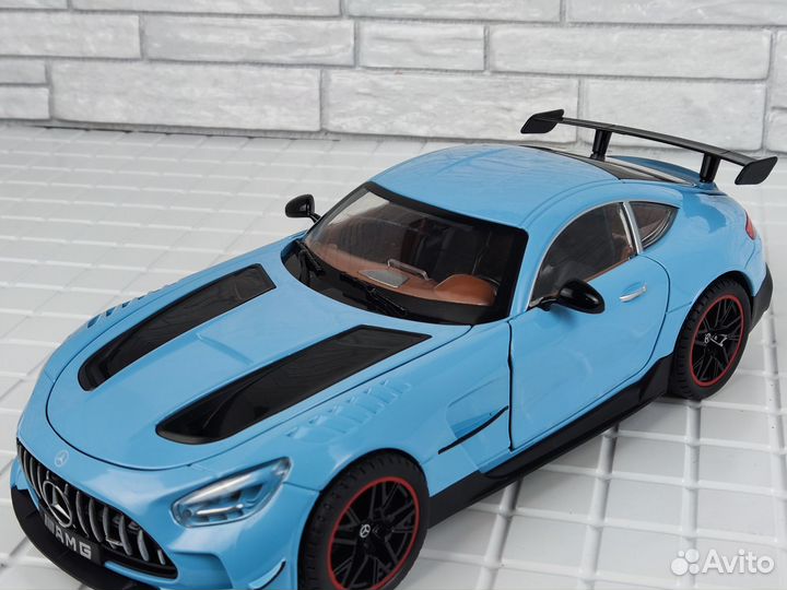 Машинка коллекционная Mercedes-Benz AMG GT R blue