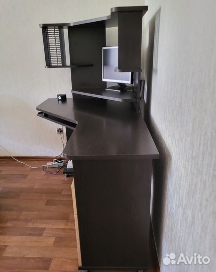 Компьютерный стол