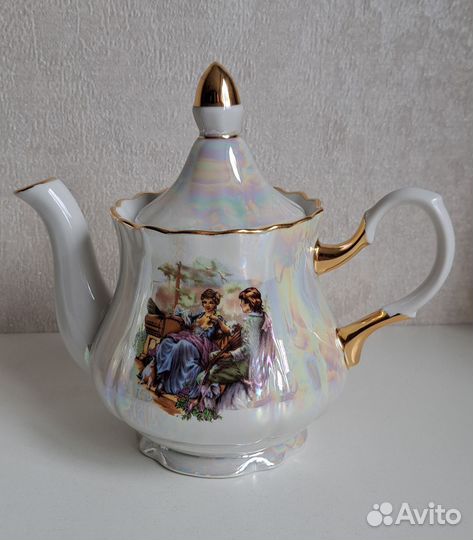 Заварочный чайник,сахарница