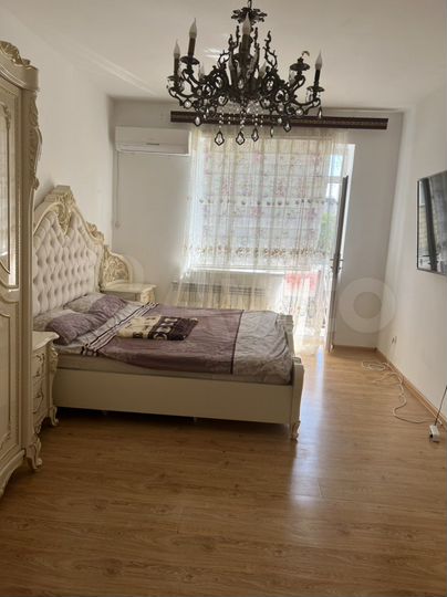 2-к. квартира, 81 м², 2/5 эт.