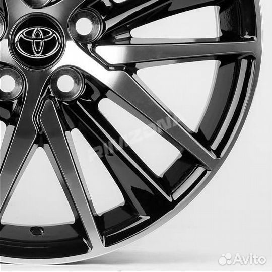 Литой диск в стиле Toyota R18 5x114.3. Примерка ко