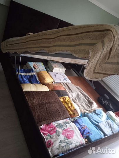 Двуспальная кровать 