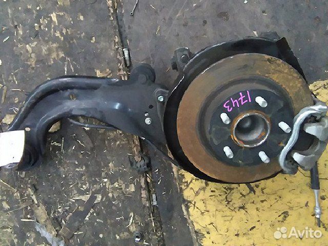 Кулак задний правый Mazda Axela