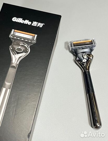 Набор Gillette станок +5 сменных кассет +подставка