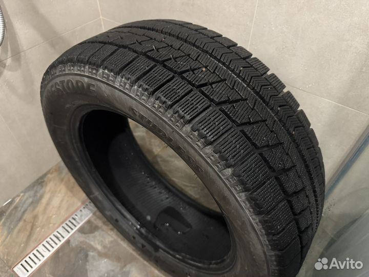 Bridgestone Blizzak VRX 215/55 R17