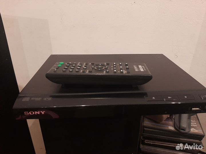 DVD плеер Sony с диском