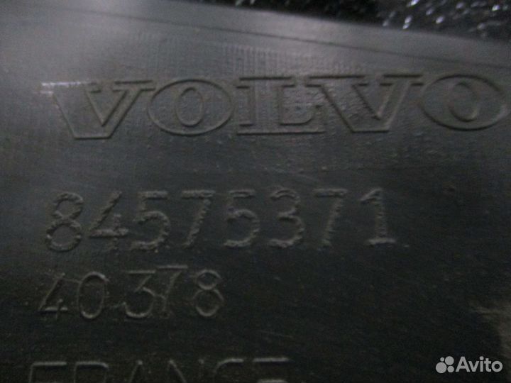 Решетка радиатора Volvo 84575371