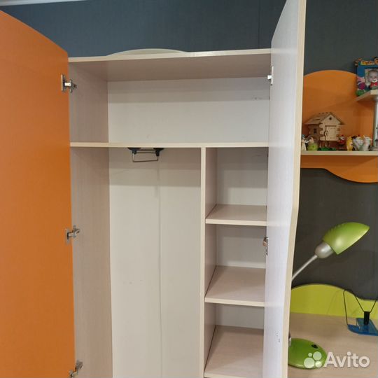 Детская стенка со столом