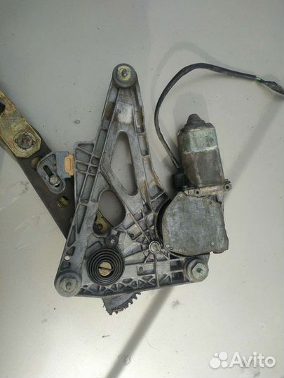 Левый электростеклоподъёмник на Мерседес w123