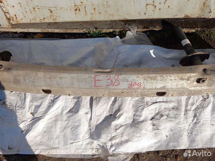 Усилитель заднего бампера BMW 7 е38