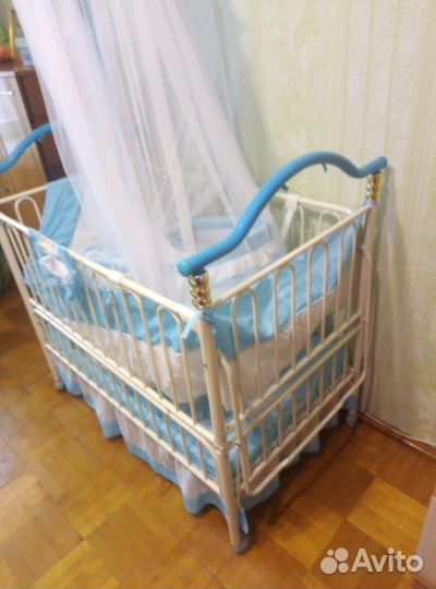 Детская кроватка