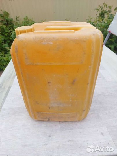 Канистры пластиковые 25литров