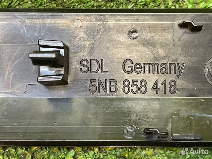 Накладка на торпедо передняя правая Volkswagen