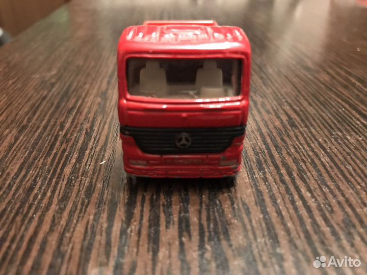Siku Mercedes-Benz Actros Diecastluv's