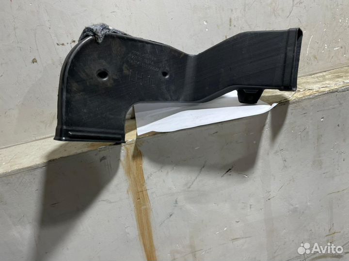 Воздуховод пола левый Nissan Patrol Y62