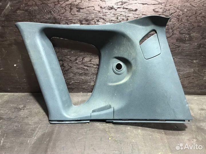 Обшивка салона задняя правая Mitsubishi Colt Z30