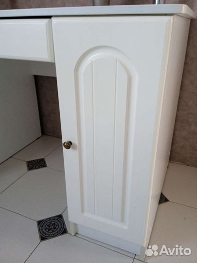 Письменный стол