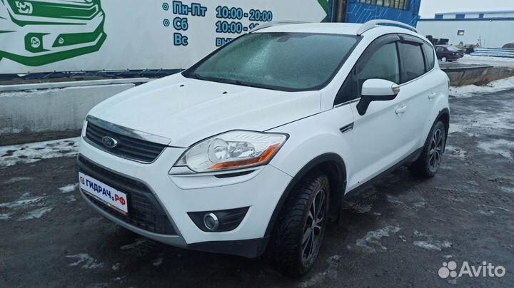 Кронштейн спинки заднего дивана правый Ford Kuga CBV 4M51A613B90AE Отличное состояние