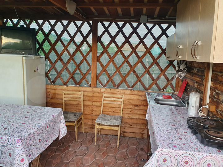 Комната 8 м² в 5-к., 1/1 эт.