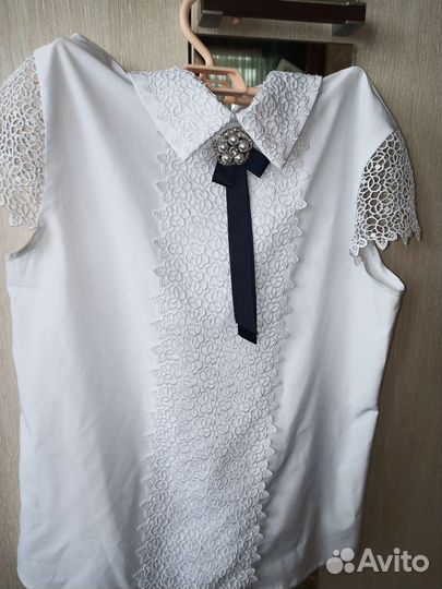Белая кружевная блузка