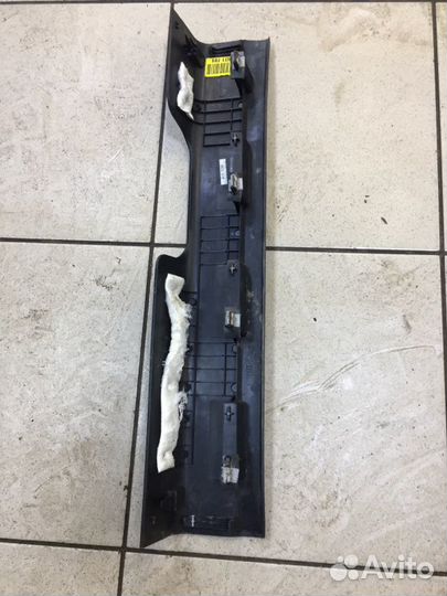 Накладка порога передняя правая Hyundai Santa Fe